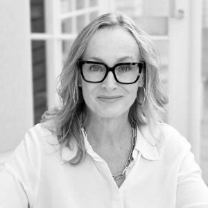 B&W photo of Di Hassall, Psychosexual and Relationship Psychotherapist