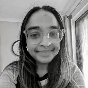 B&W photo of Mohua, Psychosexual and Relationship Therapist in training, offering low cost sex and relationship therapy