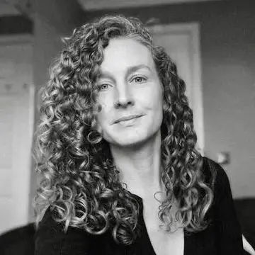 B&W photo of Kate, Psychosexual and Relationship Therapist in training, offering low cost sex and relationship therapy