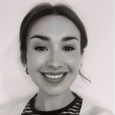 B&W photo of Lauren, Psychosexual and Relationship Therapist in training, offering low cost sex and relationship therapy