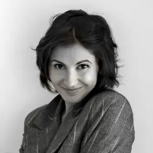 B&W photo of Dasha, Psychosexual and Relationship Therapist in training, offering low cost sex and relationship therapy
